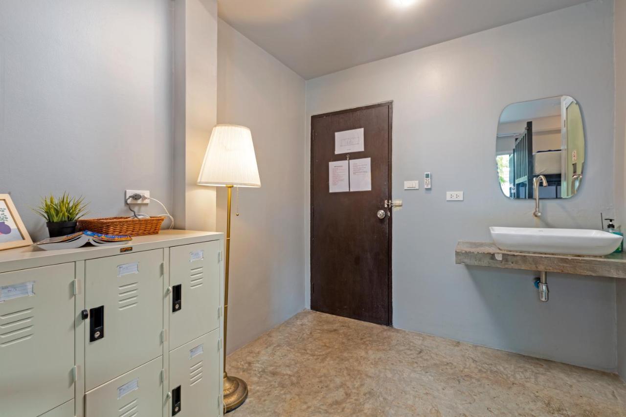Hip Hostel - Sha Plus Patong Екстер'єр фото