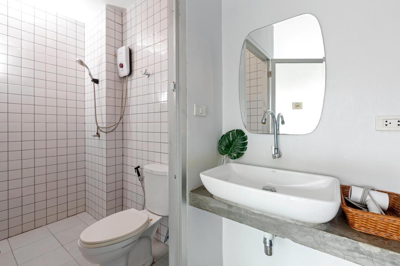 Hip Hostel - Sha Plus Patong Екстер'єр фото