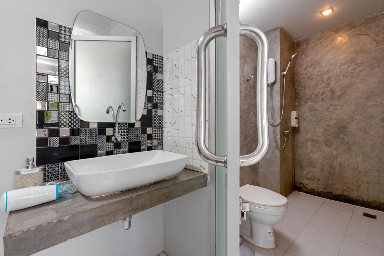 Hip Hostel - Sha Plus Patong Екстер'єр фото