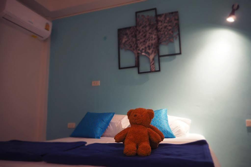 Hip Hostel - Sha Plus Patong Екстер'єр фото