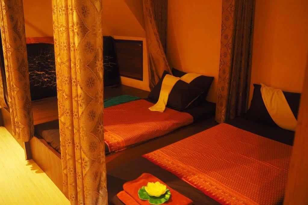 Hip Hostel - Sha Plus Patong Екстер'єр фото