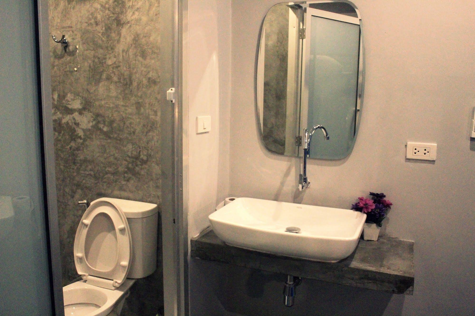 Hip Hostel - Sha Plus Patong Екстер'єр фото