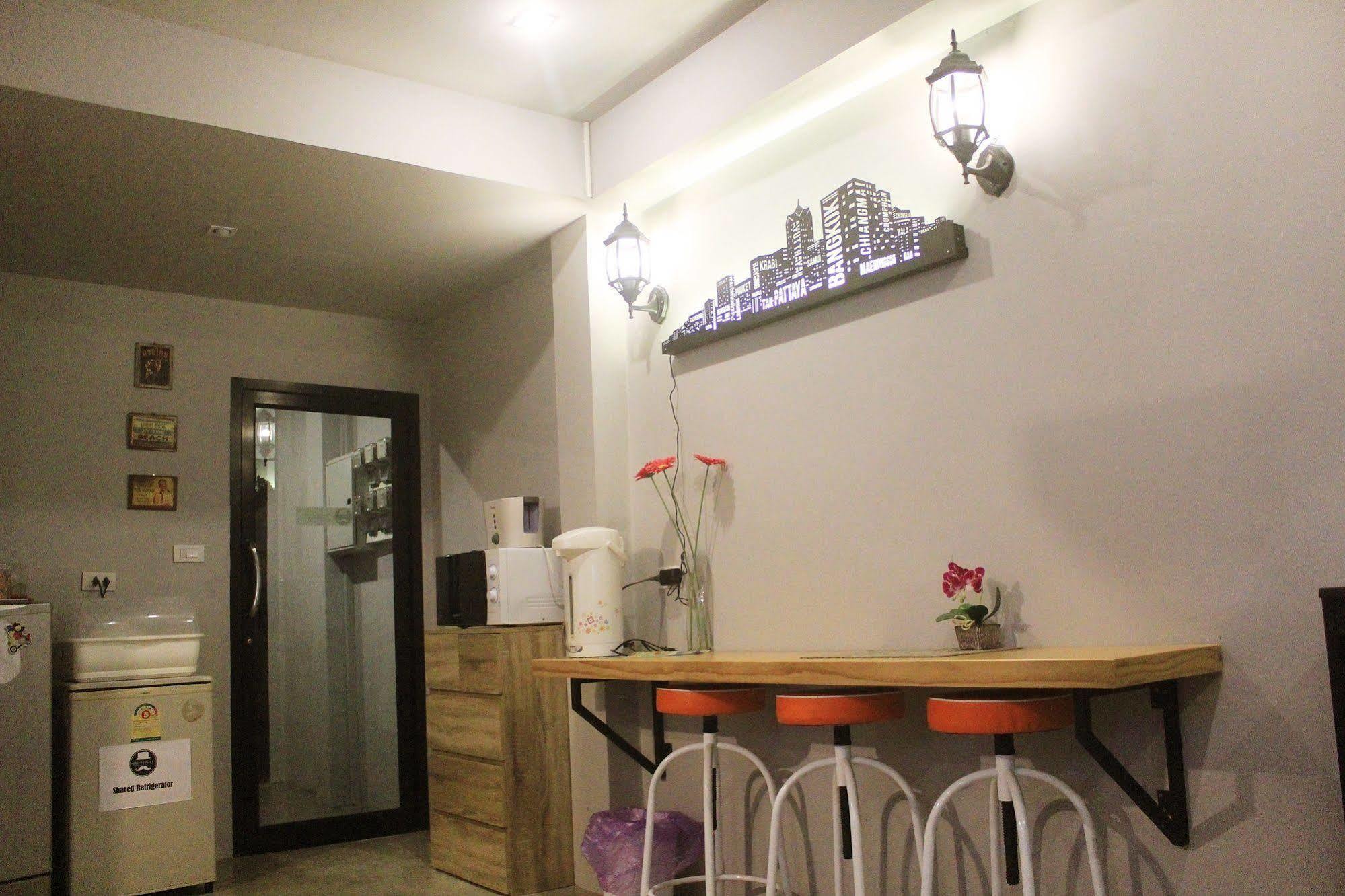 Hip Hostel - Sha Plus Patong Екстер'єр фото